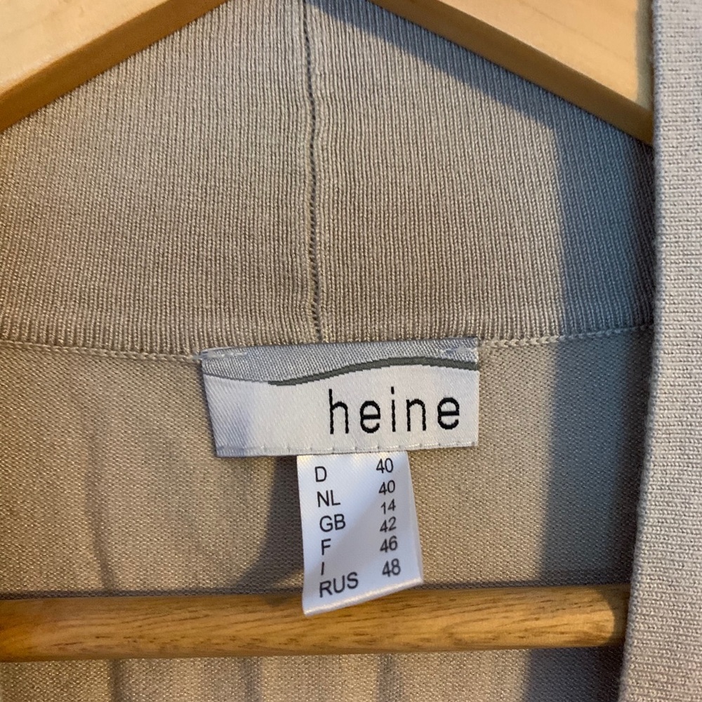 Vest - Picture 3 of 4